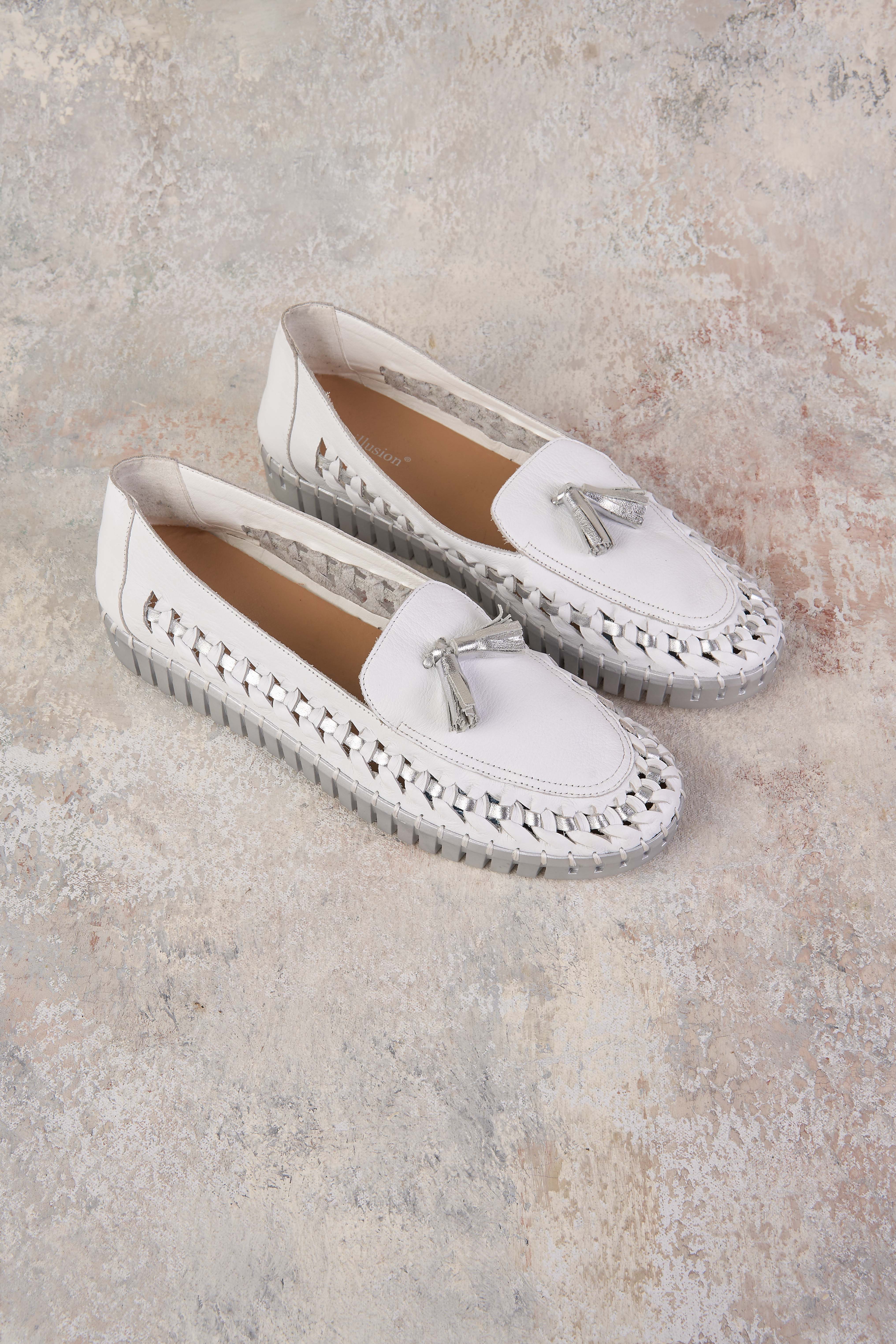 Porto Tassel Loafer - White